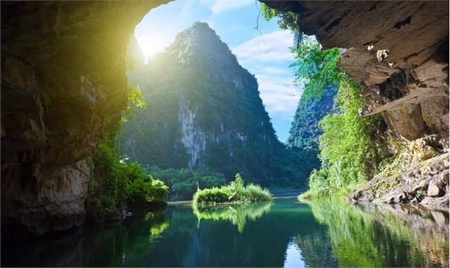 Admire the river and rice paddies of Tam Coc