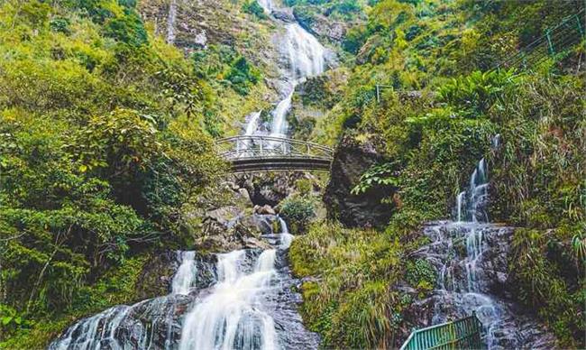 Witness the scenic Silver Waterfall